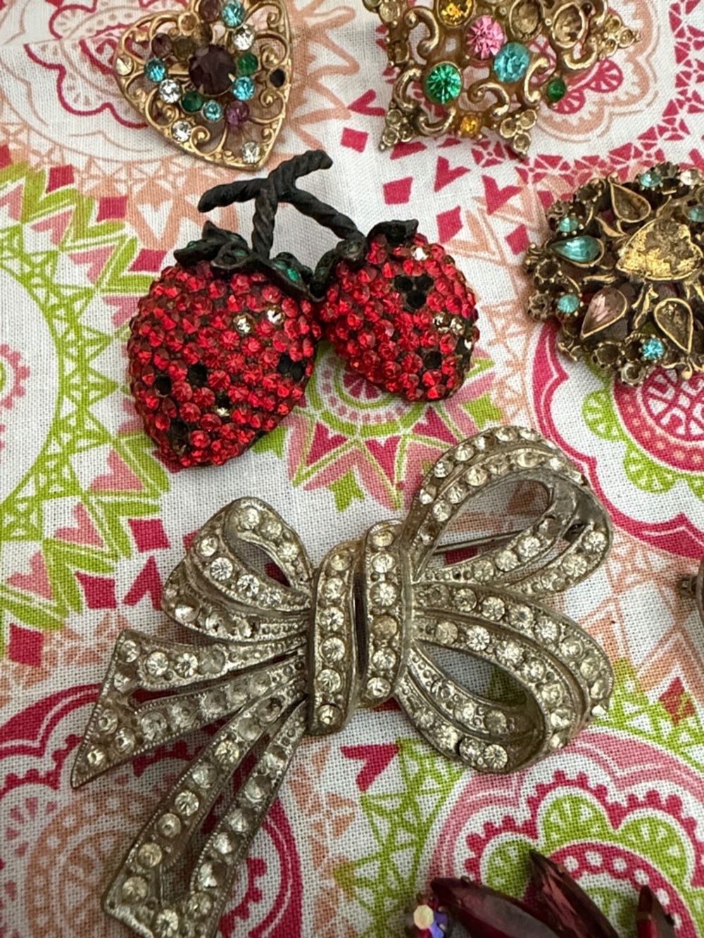 Vintage Brooch Lot of 7 Rhinestone Enamel Strawberries Bow Heart Floral - Picture 3 of 6